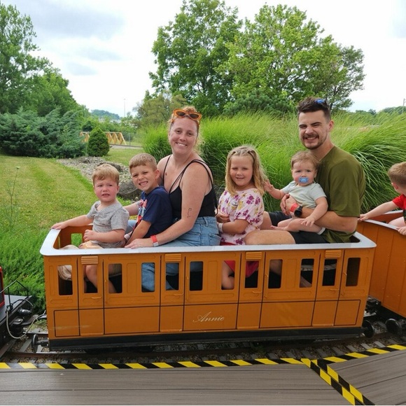 Meet your Posher, Liz - Picture 7 of 8